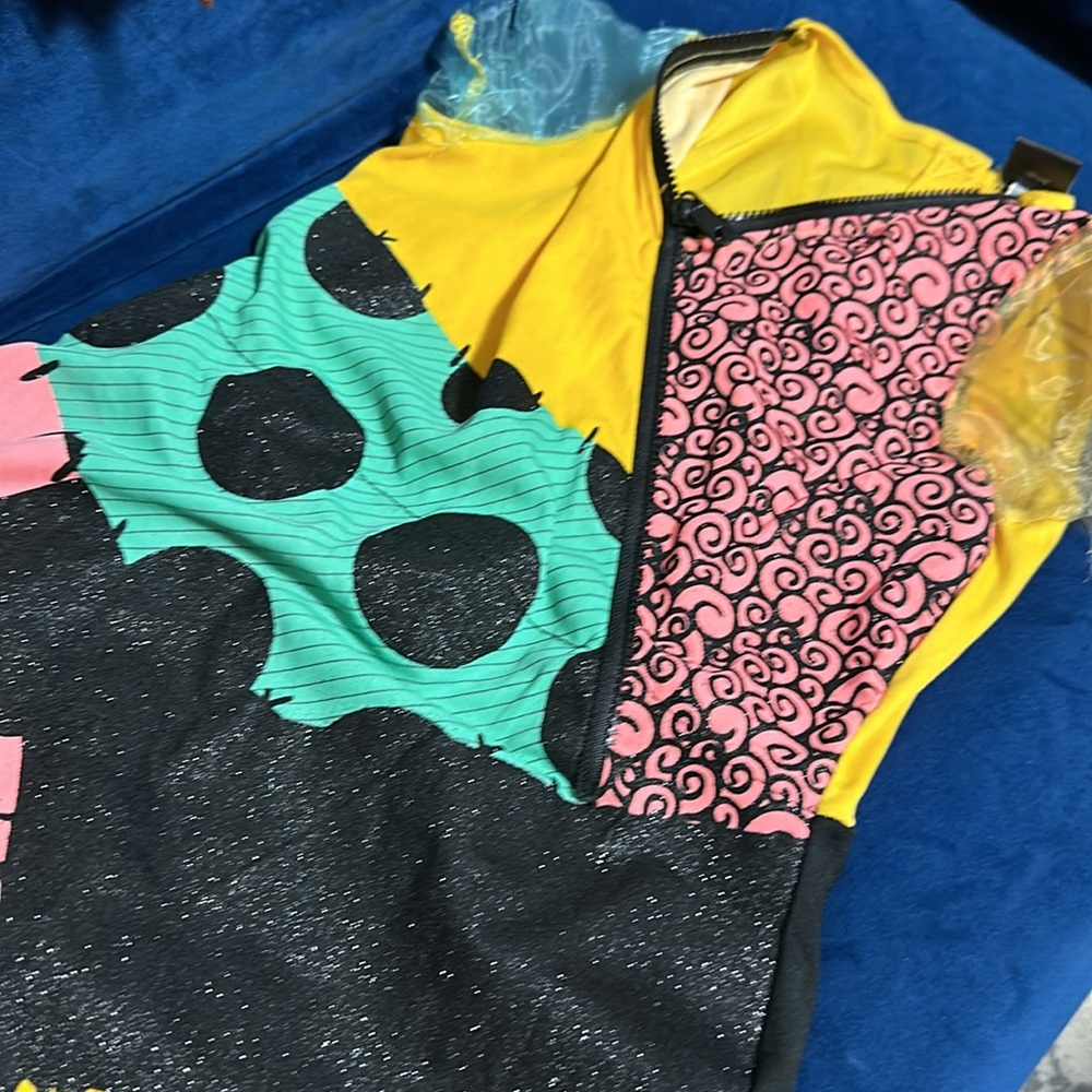 Costume - Picture 3 of 5